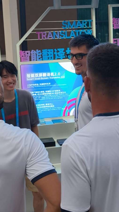 成都世运村科技产品体验_成都休闲体验_成都世运村智能翻译眼镜